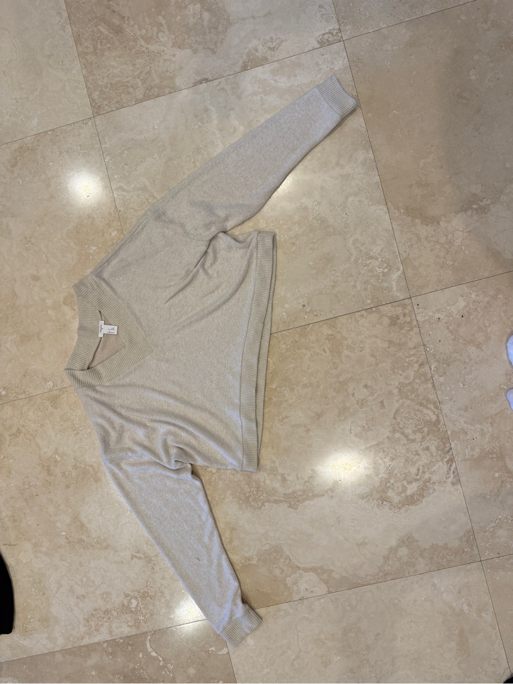 Forever 21 Light Cream V-Neck Women's Sweater